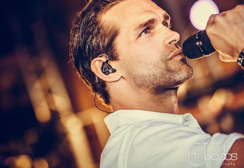 Top wedding entertainment tips.