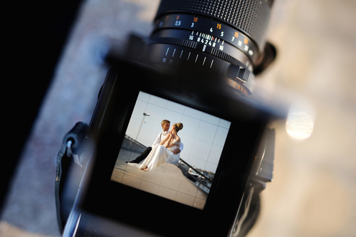 How to choose a professional wedding photographer