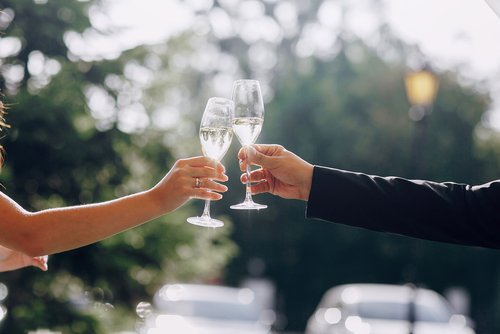 How to write the perfect wedding toast?